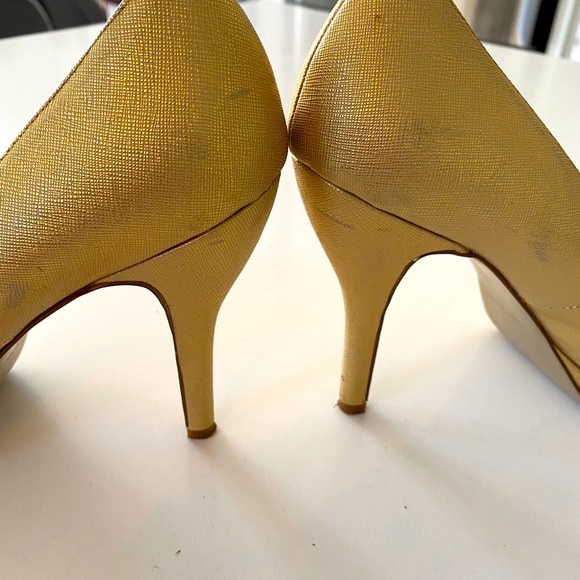 Nine West Gold Pumps 8.5 - Picture 7 of 9